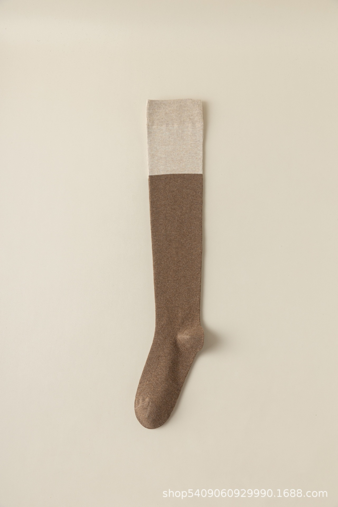 [Three-part compression socks] Wear comic legs