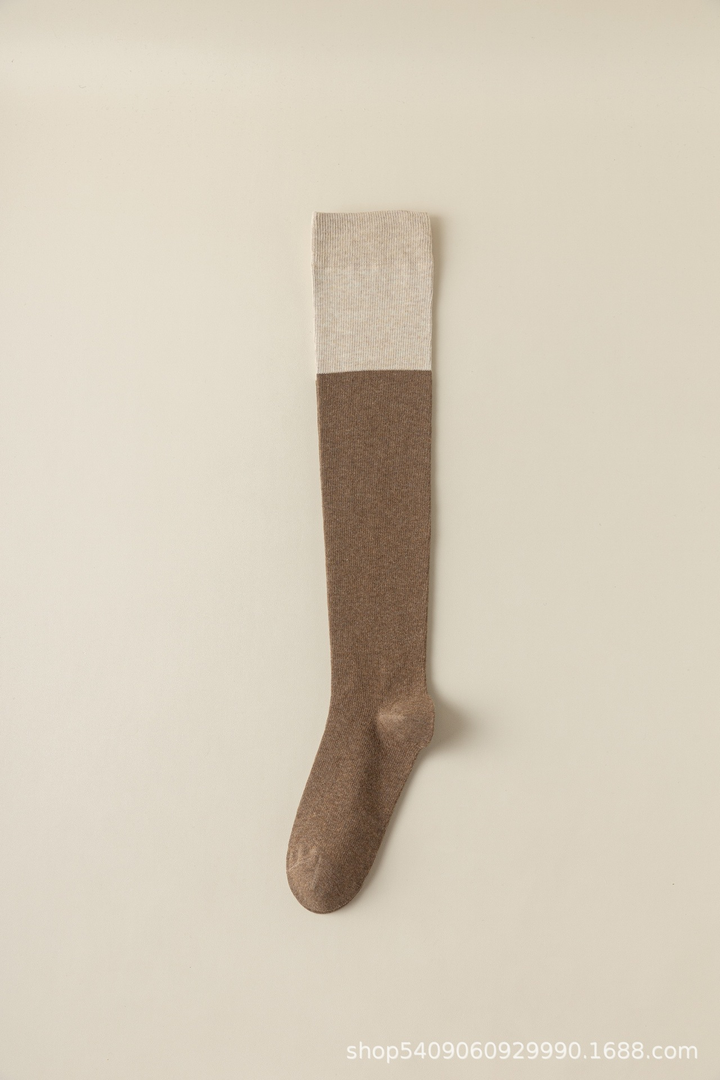 [Three-part compression socks] Wear comic legs