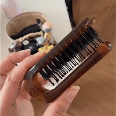 Folding boar bristle comb