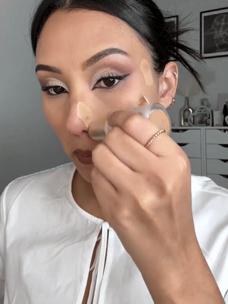Multi-color natural fit shadow contour concealer stick