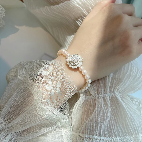 Elegant Pearl Camellia Necklace