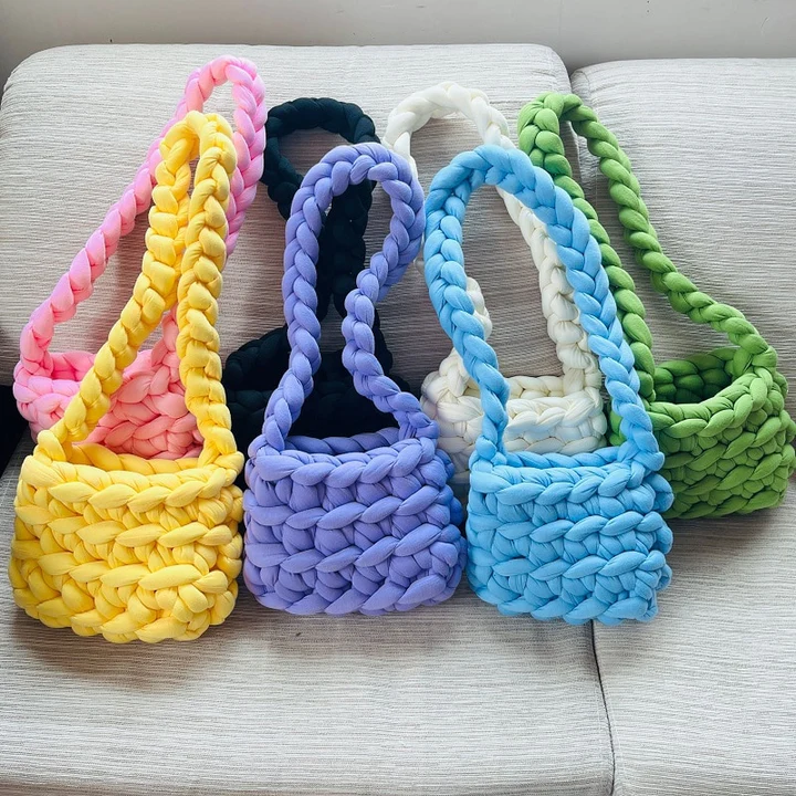 CHUNKY KNIT HANDBAG