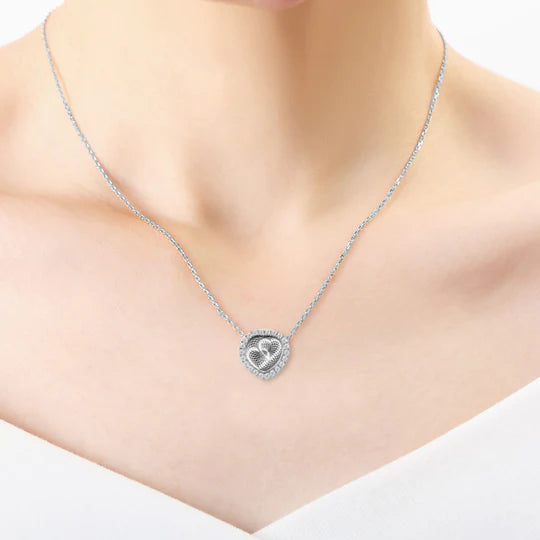 Mesmerizing Heart Pendant Necklace