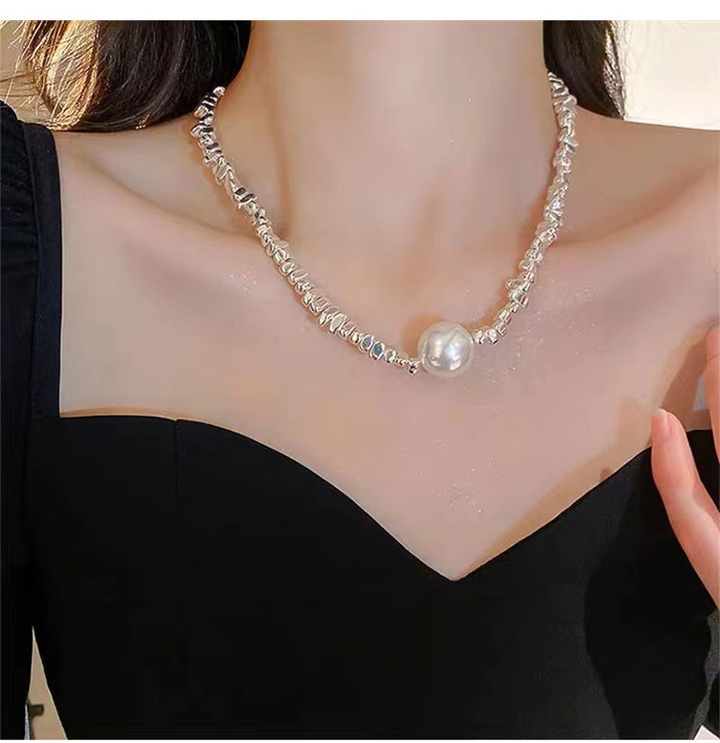 Simple Pearl Necklace