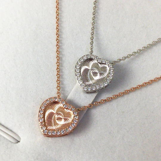 Mesmerizing Heart Pendant Necklace