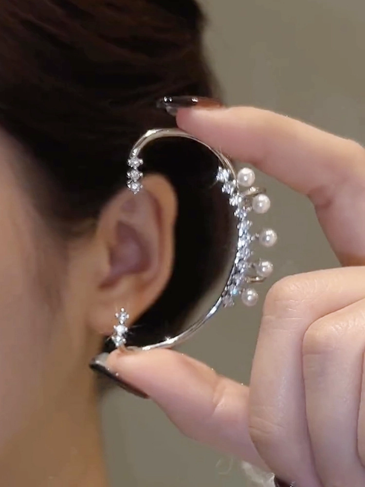 White Pearl Non Piercing Clip Earrings
