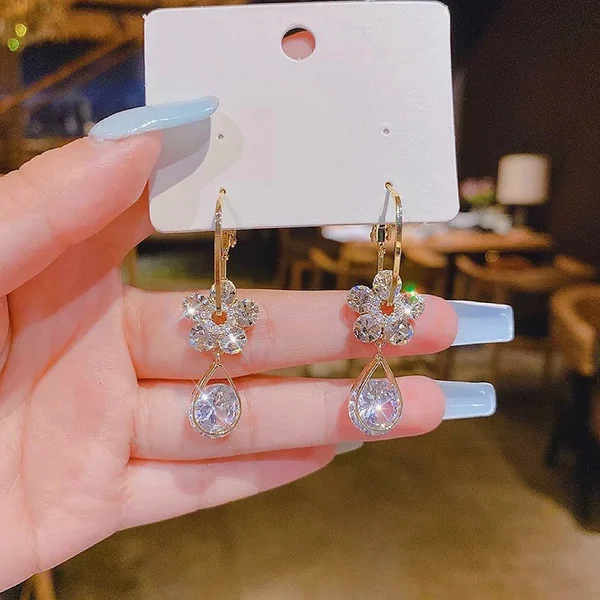 2024 Fashion Flower Crystal Earrings