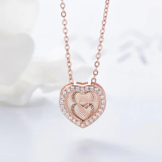 Mesmerizing Heart Pendant Necklace