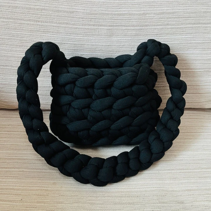 CHUNKY KNIT HANDBAG